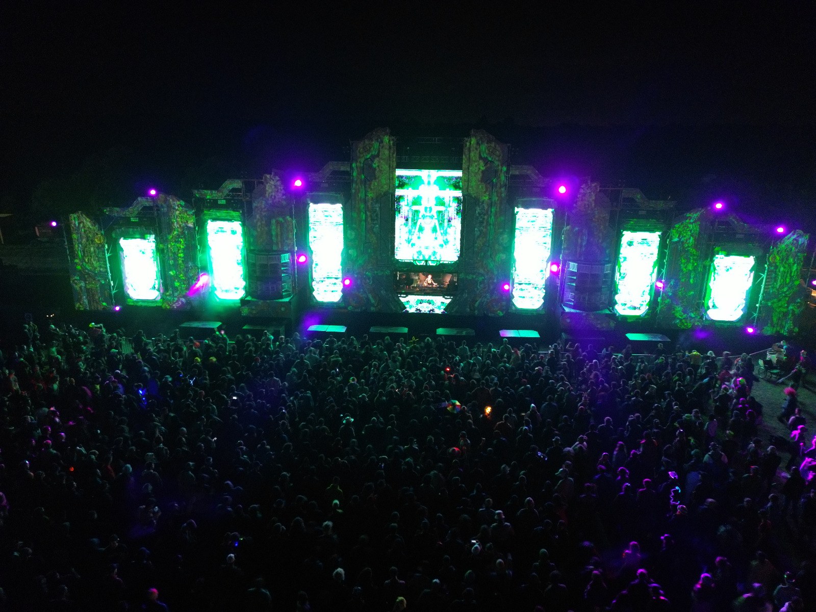 Son Libre 2023 stage facing the crowd at night